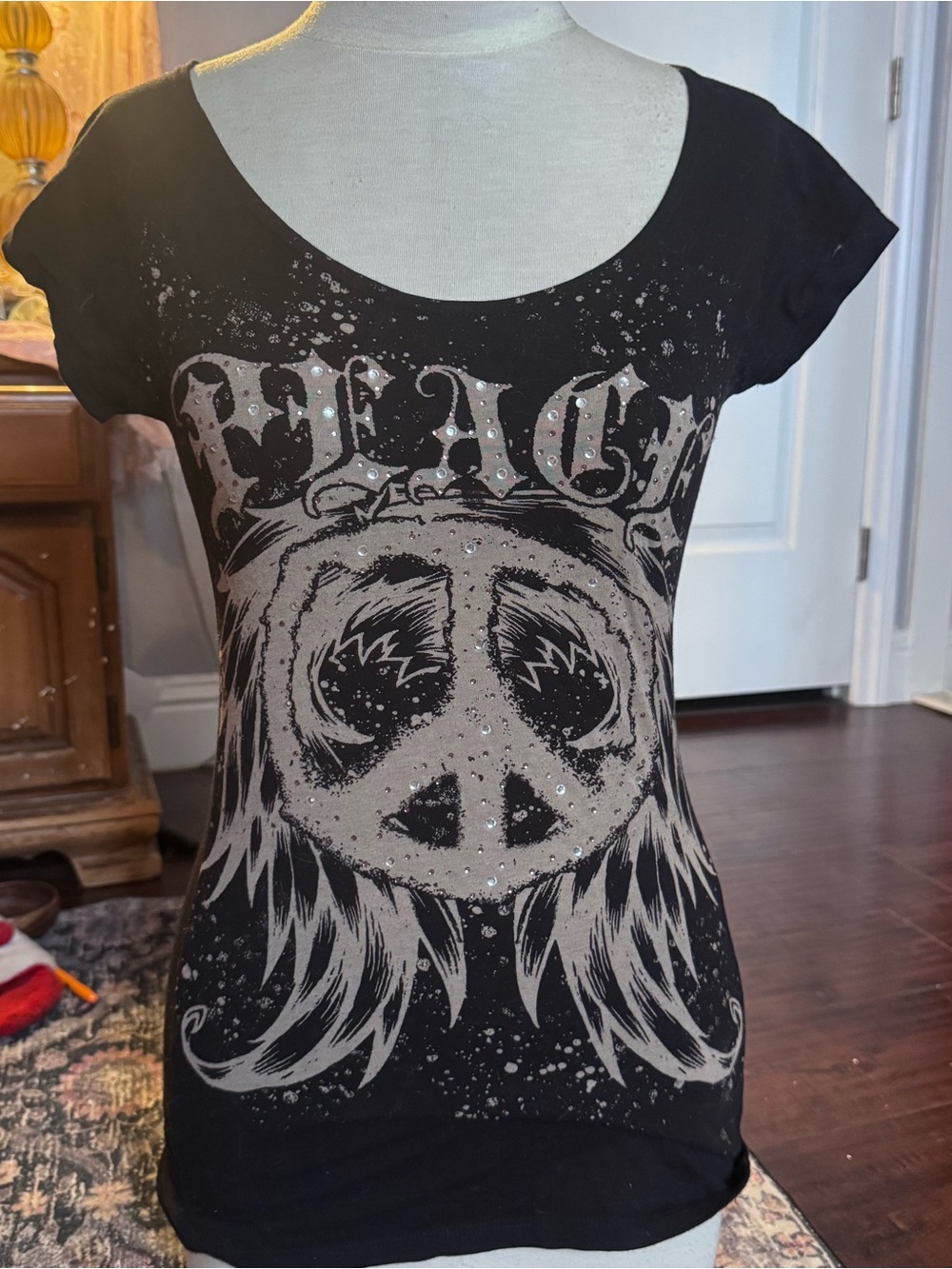 Y2K Peace sign open back tee // w the cutest bling details🍌